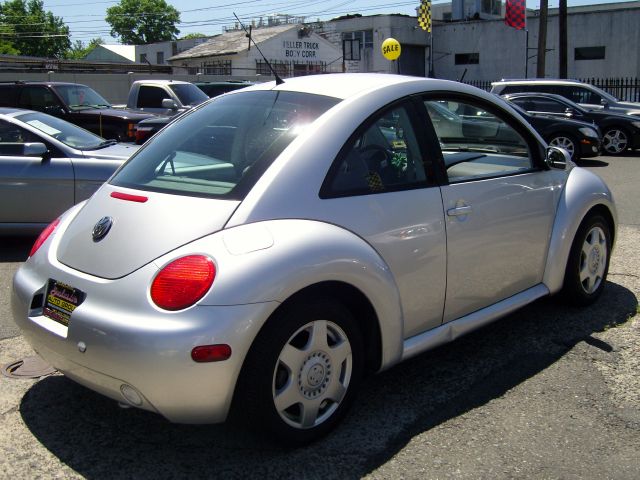 2001 Volkswagen New Beetle Quad Cab 4x2 Shortbox XLT