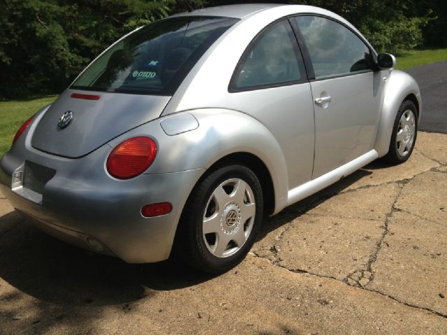 2001 Volkswagen New Beetle Quad Cab 4x2 Shortbox XLT