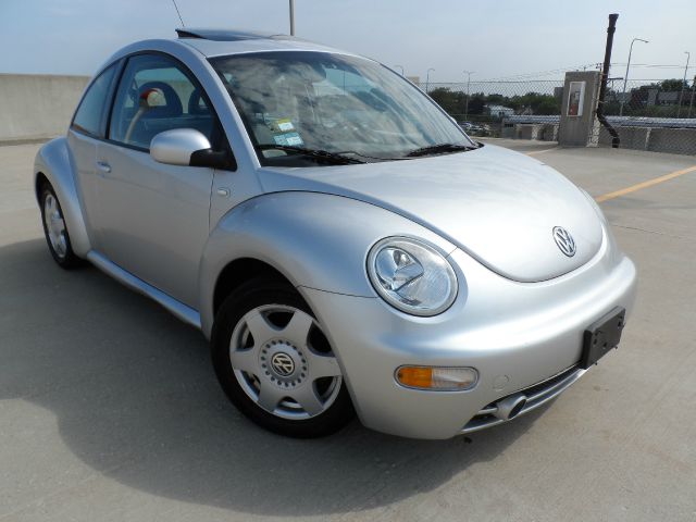 2001 Volkswagen New Beetle Quad Cab 4x2 Shortbox XLT