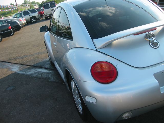 2001 Volkswagen New Beetle 4dr 112 WB AWD