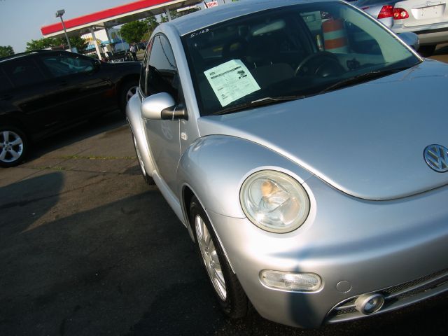 2001 Volkswagen New Beetle 4dr 112 WB AWD