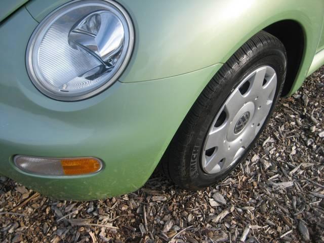 2001 Volkswagen New Beetle FWD 4dr Sport