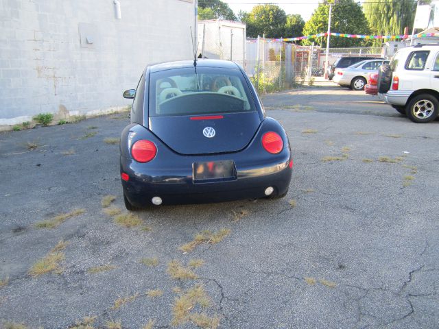 2001 Volkswagen New Beetle S Sedan