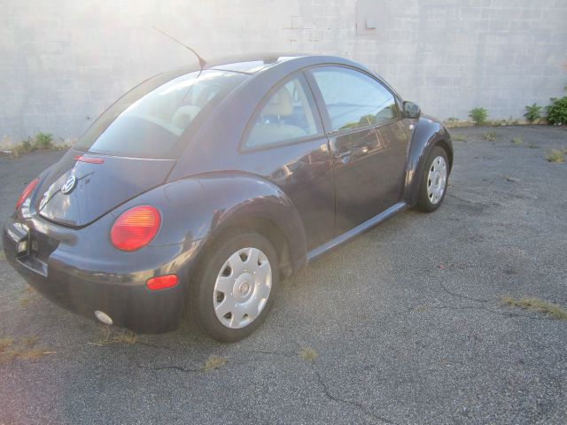 2001 Volkswagen New Beetle S Sedan