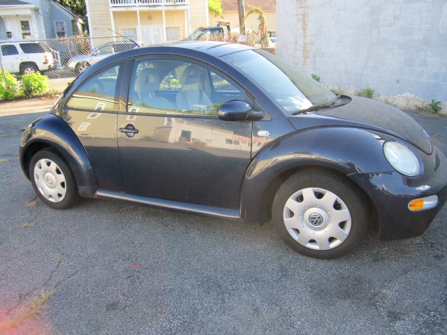 2001 Volkswagen New Beetle S Sedan