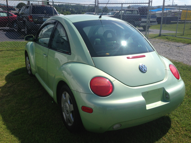 2001 Volkswagen New Beetle Quad Cab 4x2 Shortbox XLT