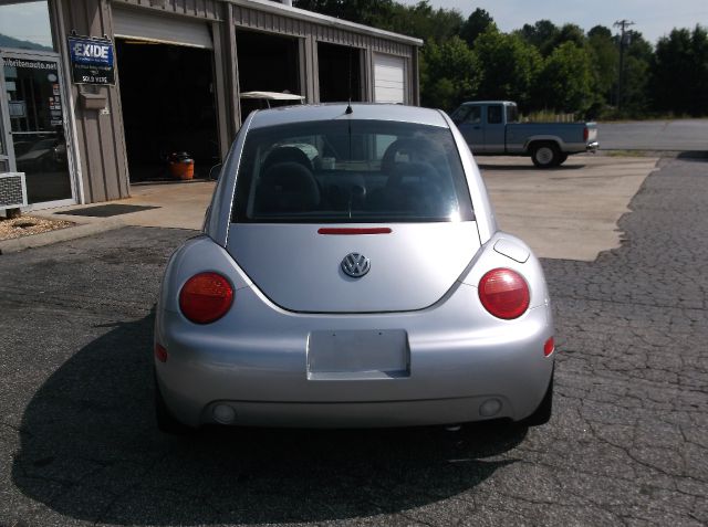 2001 Volkswagen New Beetle Quad Cab 4x2 Shortbox XLT