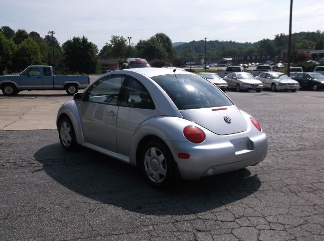 2001 Volkswagen New Beetle Quad Cab 4x2 Shortbox XLT