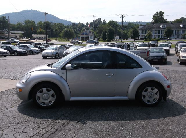 2001 Volkswagen New Beetle Quad Cab 4x2 Shortbox XLT