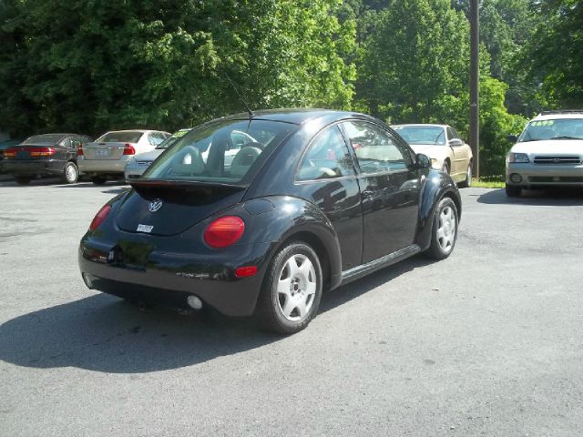 2001 Volkswagen New Beetle Quad Cab 4x2 Shortbox XLT