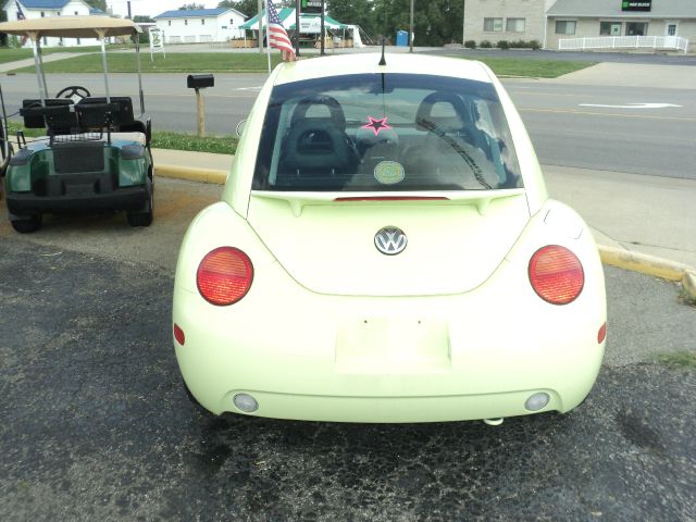 2001 Volkswagen New Beetle Quad Cab 4x2 Shortbox XLT