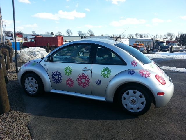 2001 Volkswagen New Beetle S Sedan