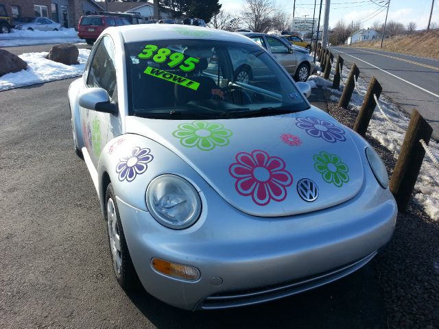 2001 Volkswagen New Beetle S Sedan