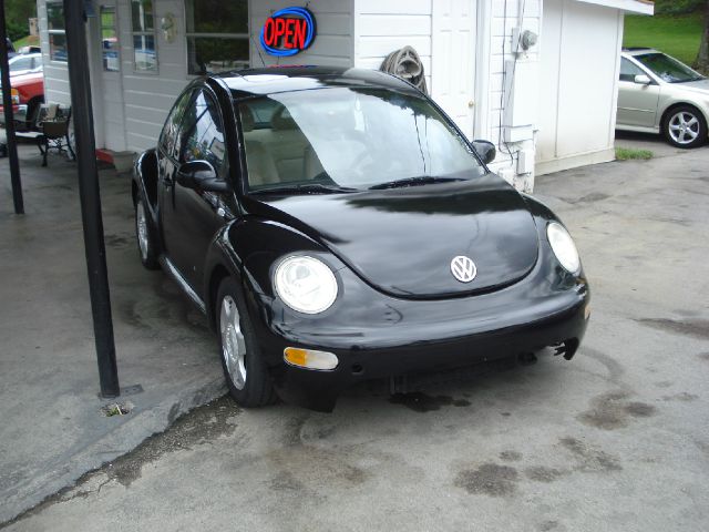 2001 Volkswagen New Beetle Quad Cab 4x2 Shortbox XLT