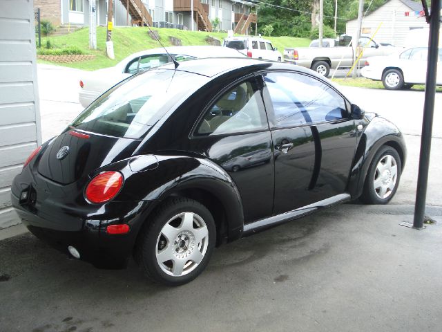 2001 Volkswagen New Beetle Quad Cab 4x2 Shortbox XLT