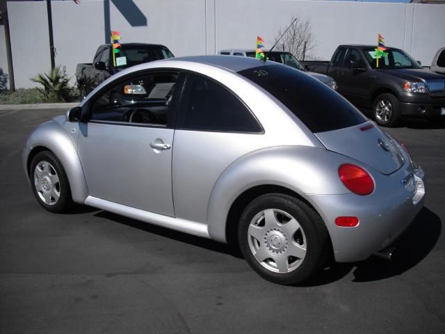 2001 Volkswagen New Beetle FWD 4dr Sport