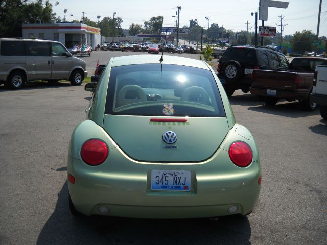 2001 Volkswagen New Beetle Quad Cab 4x2 Shortbox XLT