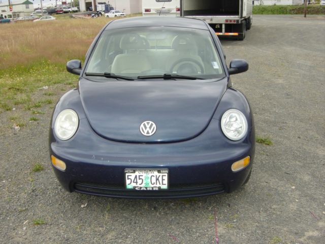 2001 Volkswagen New Beetle S Sedan