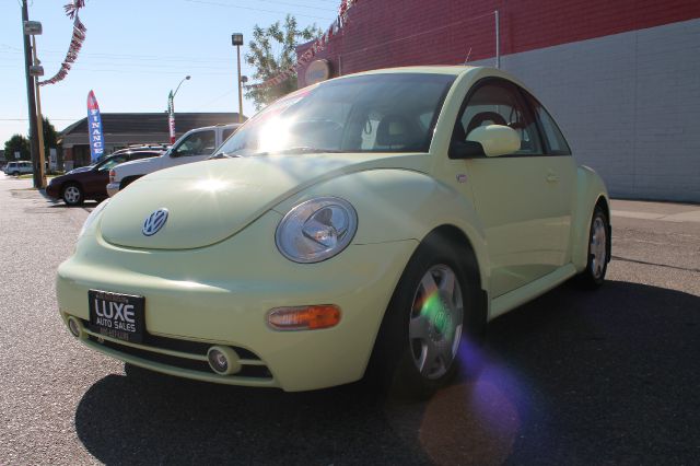 2001 Volkswagen New Beetle Quad Cab 4x2 Shortbox XLT