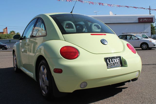 2001 Volkswagen New Beetle Quad Cab 4x2 Shortbox XLT