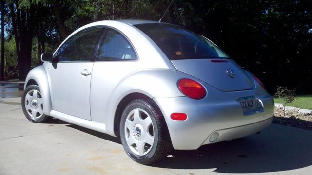 2001 Volkswagen New Beetle FWD 4dr Sport