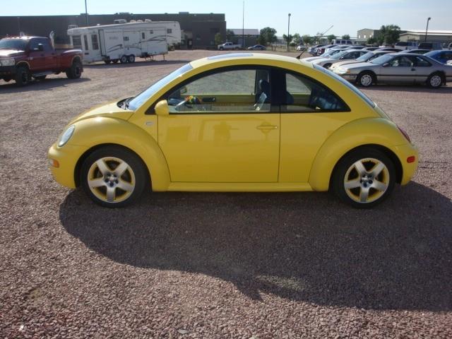 2002 Volkswagen New Beetle FWD 4dr Sport