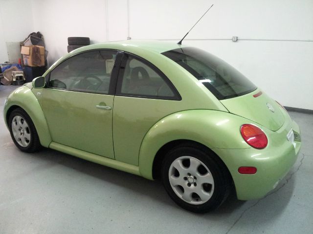 2002 Volkswagen New Beetle Quad Cab 4x2 Shortbox XLT