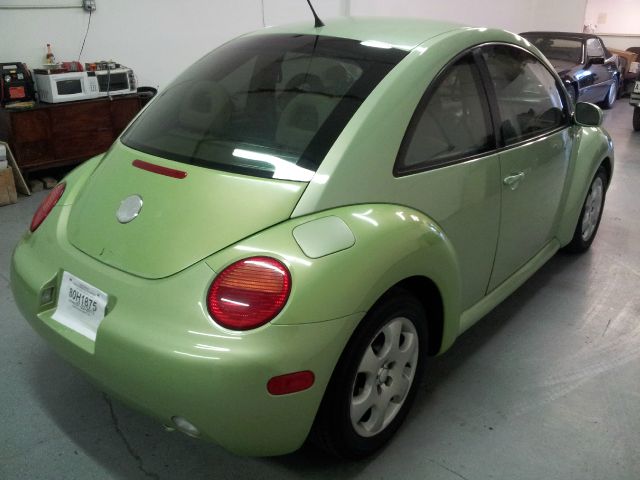 2002 Volkswagen New Beetle Quad Cab 4x2 Shortbox XLT