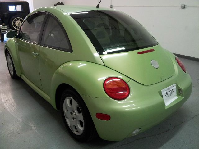 2002 Volkswagen New Beetle Quad Cab 4x2 Shortbox XLT