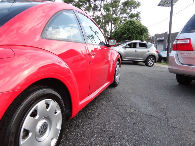 2002 Volkswagen New Beetle Quad Cab 4x2 Shortbox XLT