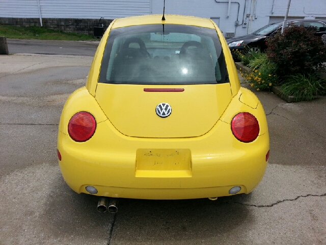 2002 Volkswagen New Beetle Quad Cab 4x2 Shortbox XLT