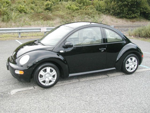 2002 Volkswagen New Beetle S Sedan