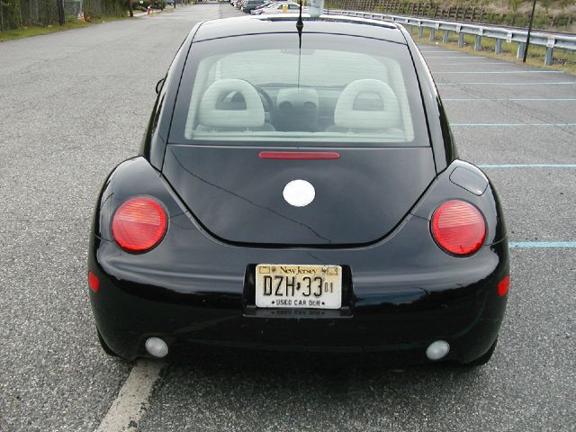 2002 Volkswagen New Beetle S Sedan