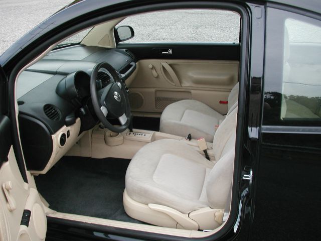 2002 Volkswagen New Beetle S Sedan