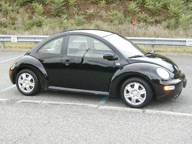 2002 Volkswagen New Beetle S Sedan