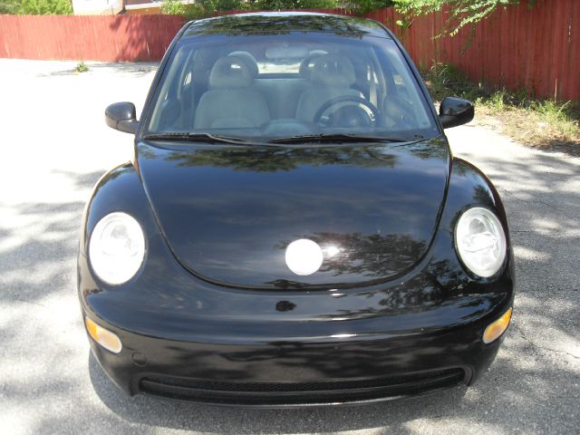 2002 Volkswagen New Beetle S Sedan