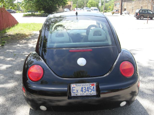 2002 Volkswagen New Beetle S Sedan