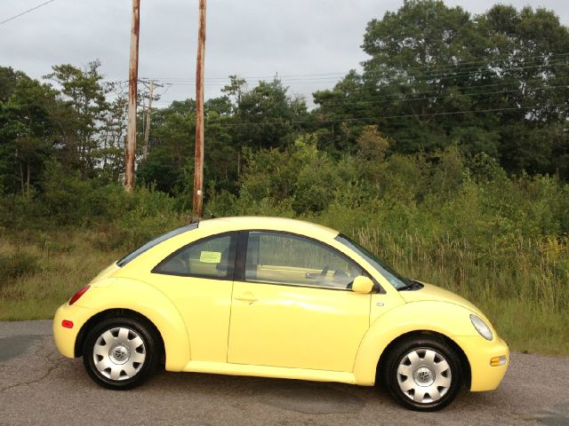 2002 Volkswagen New Beetle S Sedan