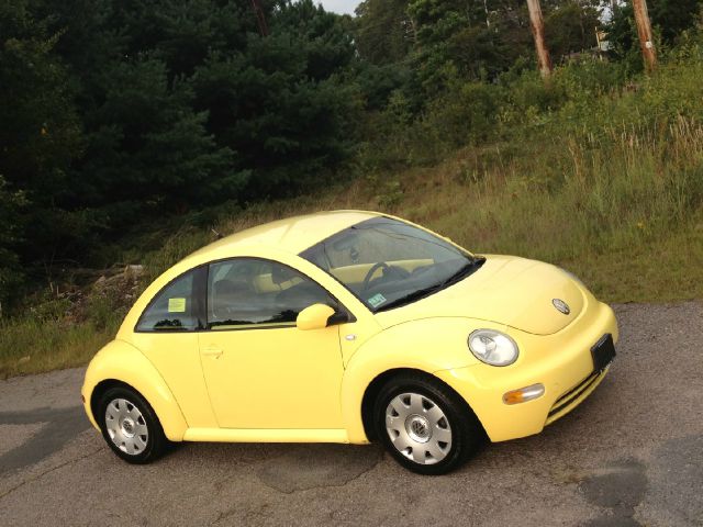 2002 Volkswagen New Beetle S Sedan