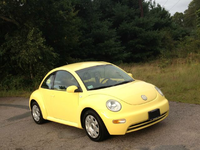 2002 Volkswagen New Beetle S Sedan