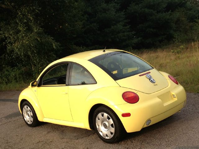 2002 Volkswagen New Beetle S Sedan