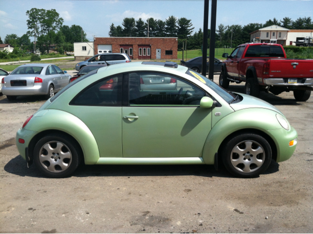 2002 Volkswagen New Beetle Quad Cab 4x2 Shortbox XLT