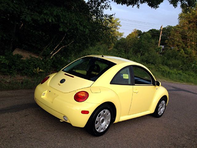 2002 Volkswagen New Beetle S Sedan