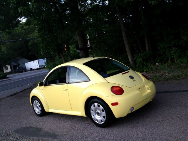 2002 Volkswagen New Beetle S Sedan