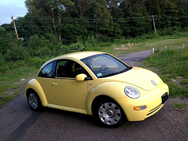 2002 Volkswagen New Beetle S Sedan