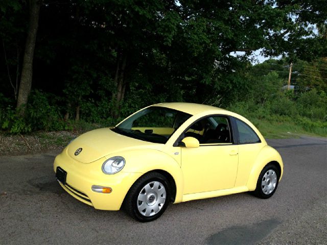 2002 Volkswagen New Beetle S Sedan