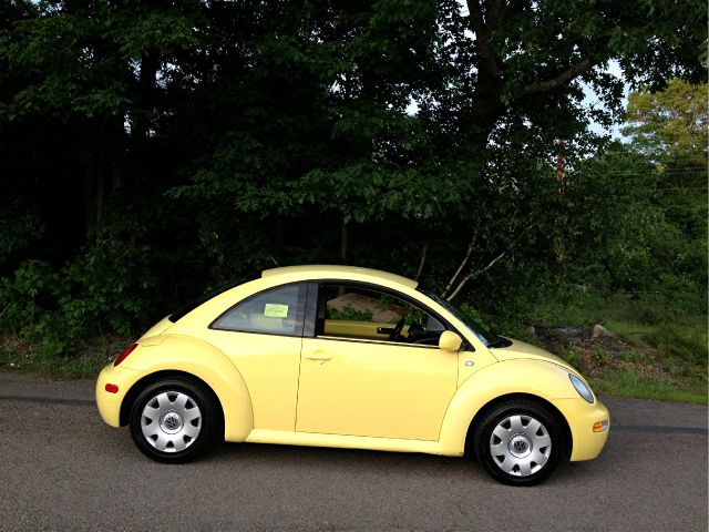 2002 Volkswagen New Beetle S Sedan