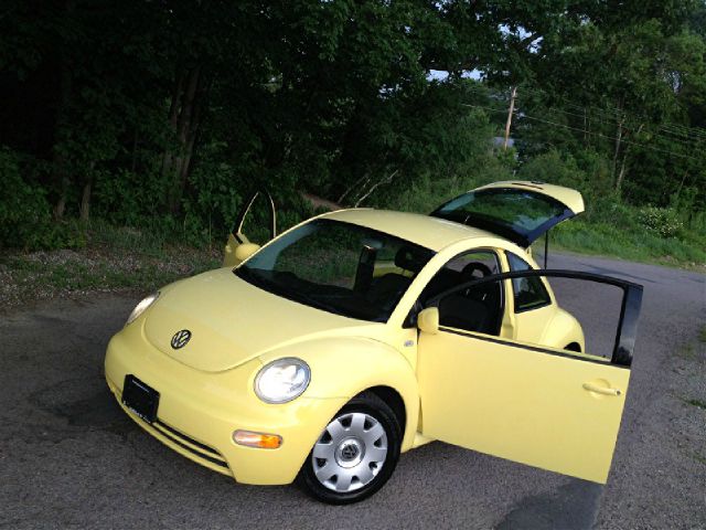 2002 Volkswagen New Beetle S Sedan