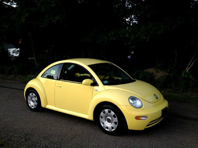 2002 Volkswagen New Beetle S Sedan