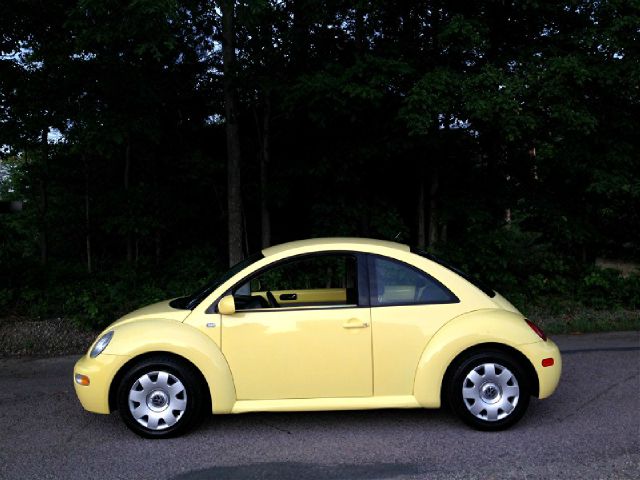 2002 Volkswagen New Beetle S Sedan